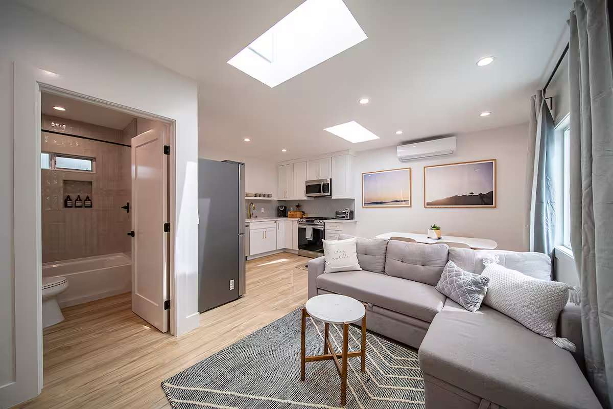 618 N Pass Ave · 2BR
